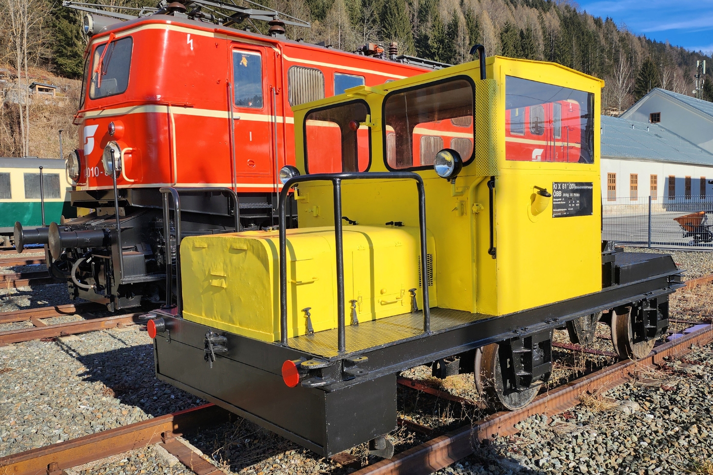 Der Motorbahnwagen ÖBB X 617 ein echtes Arbeitstier auf Schiene.